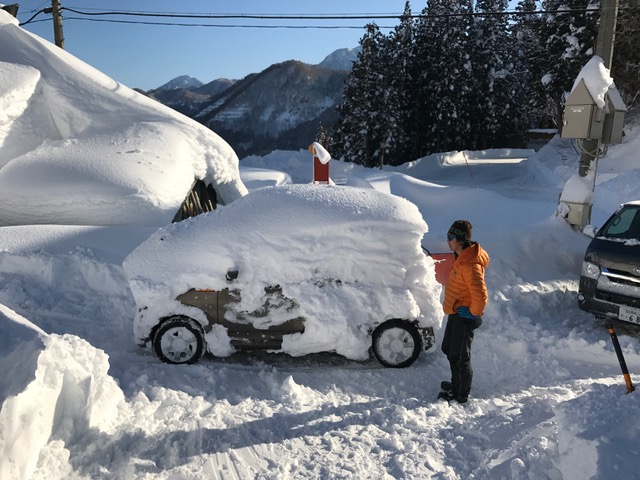 雪から救出した車